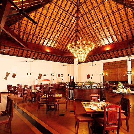 Abad Whispering Palms Hotel Kumarakom Ngoại thất bức ảnh