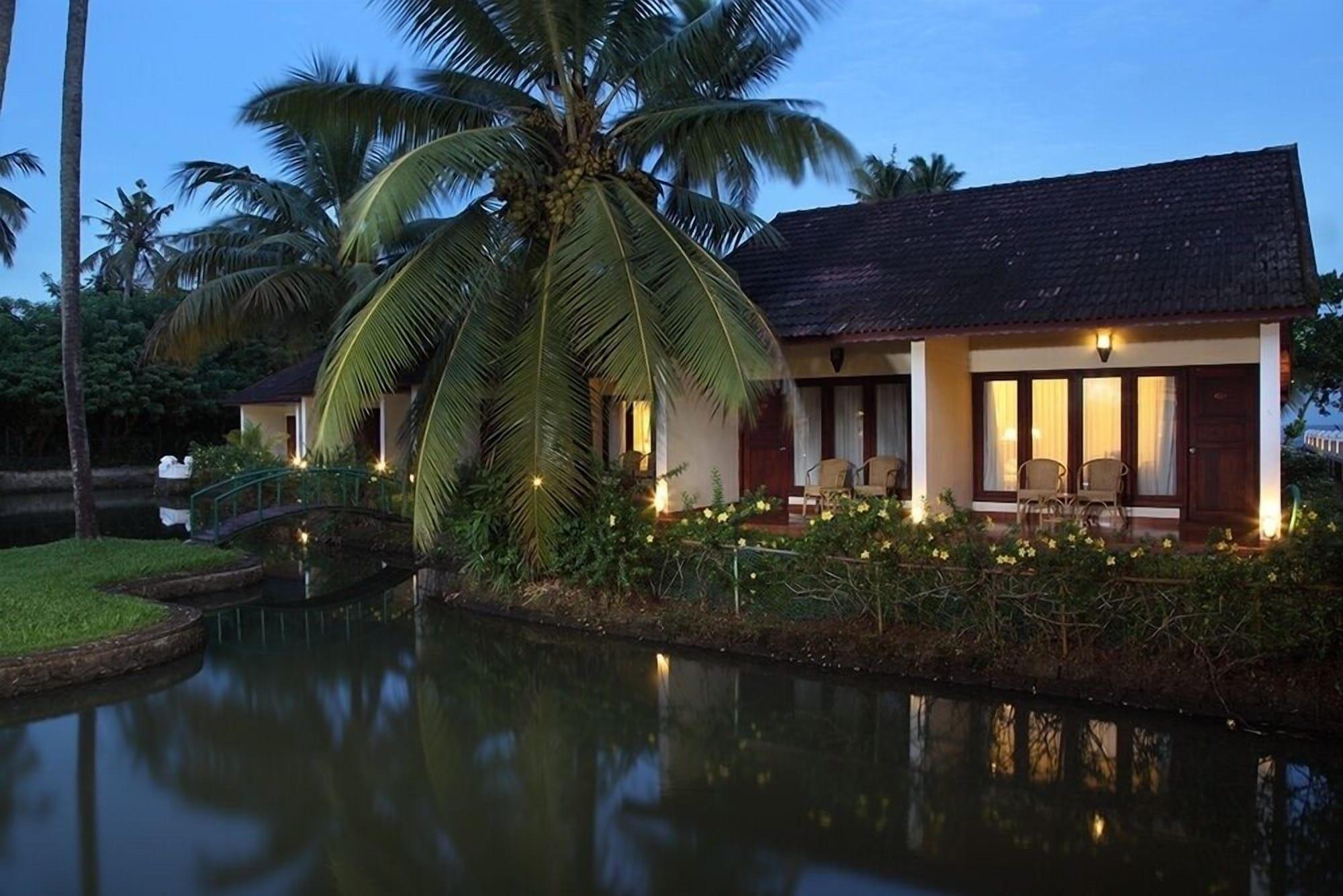 Abad Whispering Palms Hotel Kumarakom Ngoại thất bức ảnh
