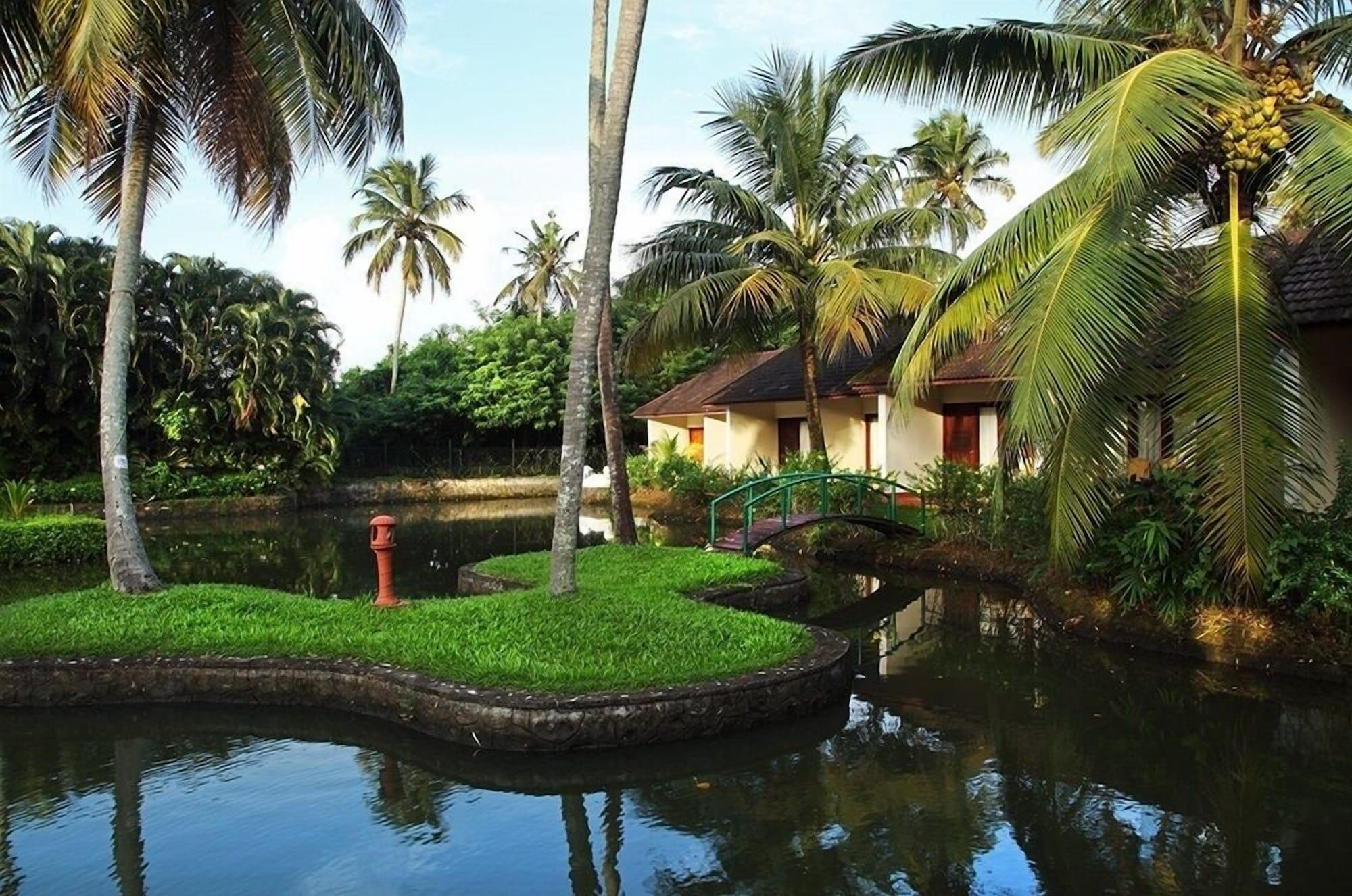Abad Whispering Palms Hotel Kumarakom Ngoại thất bức ảnh