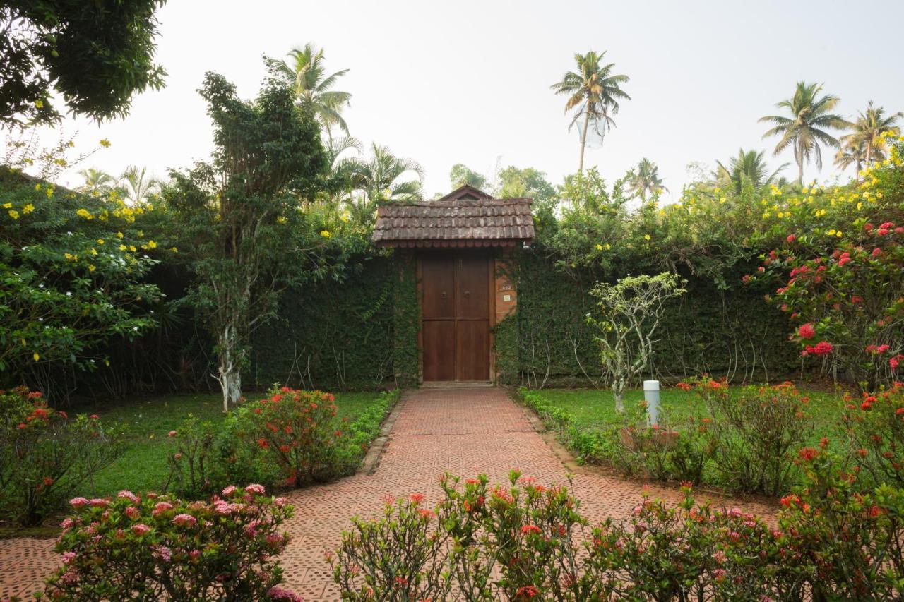 Abad Whispering Palms Hotel Kumarakom Ngoại thất bức ảnh