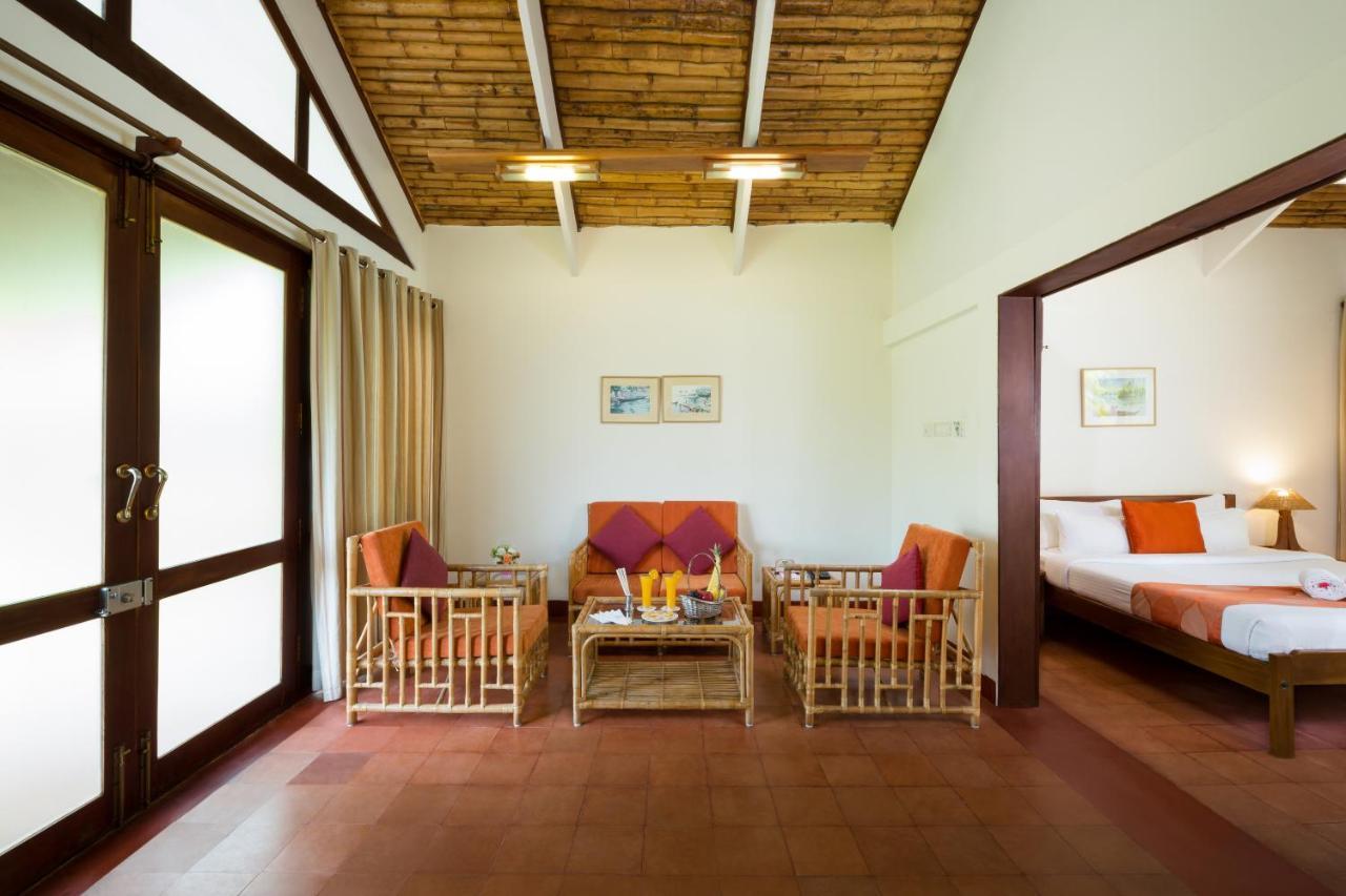 Abad Whispering Palms Hotel Kumarakom Ngoại thất bức ảnh