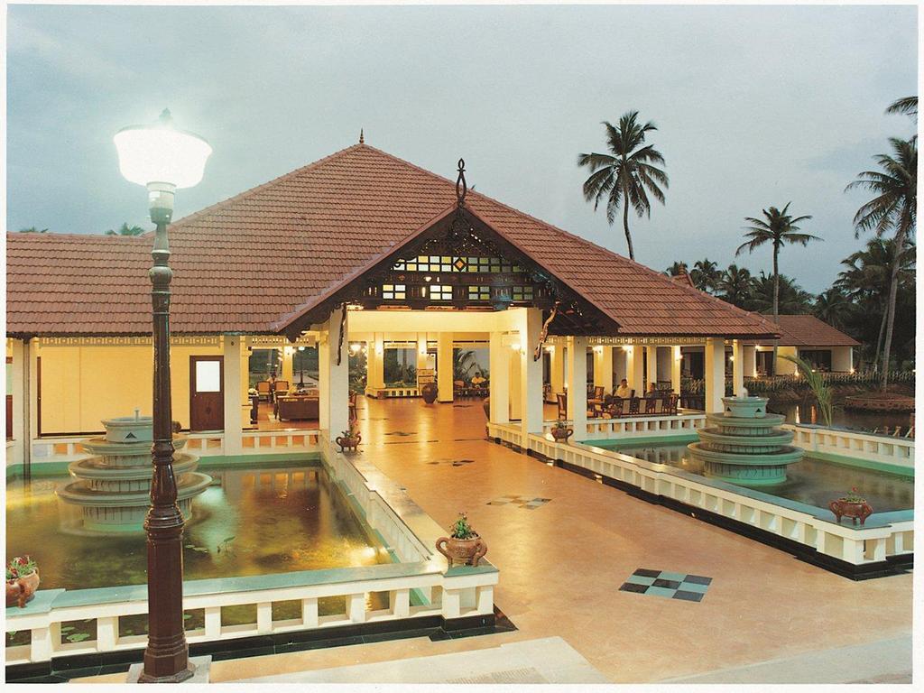 Abad Whispering Palms Hotel Kumarakom Ngoại thất bức ảnh
