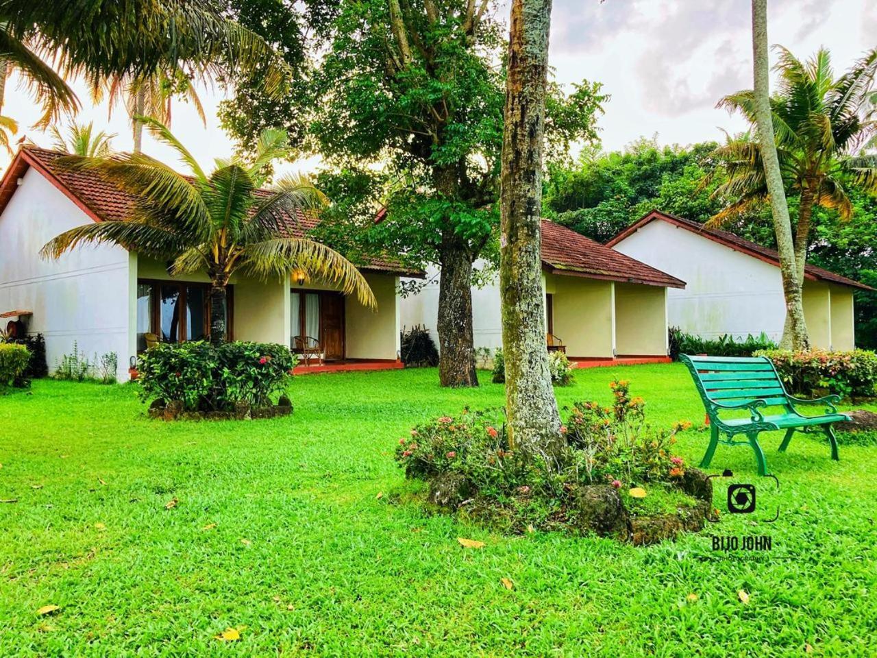 Abad Whispering Palms Hotel Kumarakom Ngoại thất bức ảnh