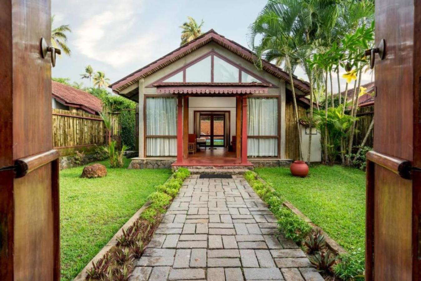 Abad Whispering Palms Hotel Kumarakom Ngoại thất bức ảnh