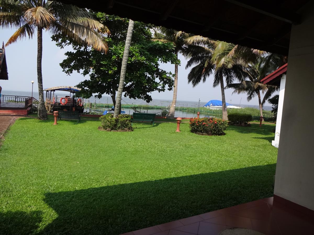 Abad Whispering Palms Hotel Kumarakom Ngoại thất bức ảnh