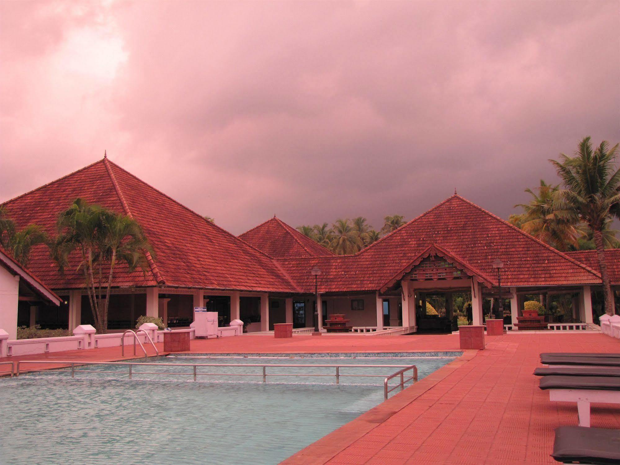 Abad Whispering Palms Hotel Kumarakom Ngoại thất bức ảnh