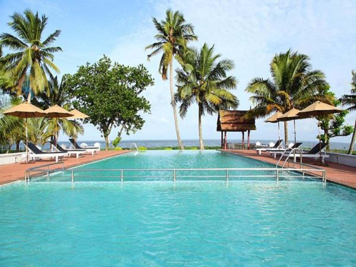 Abad Whispering Palms Hotel Kumarakom Ngoại thất bức ảnh