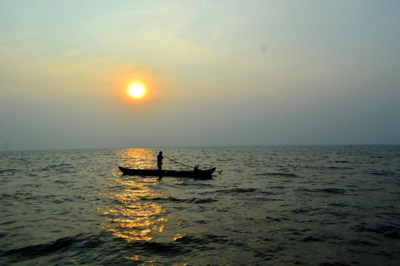 Abad Whispering Palms Hotel Kumarakom Ngoại thất bức ảnh