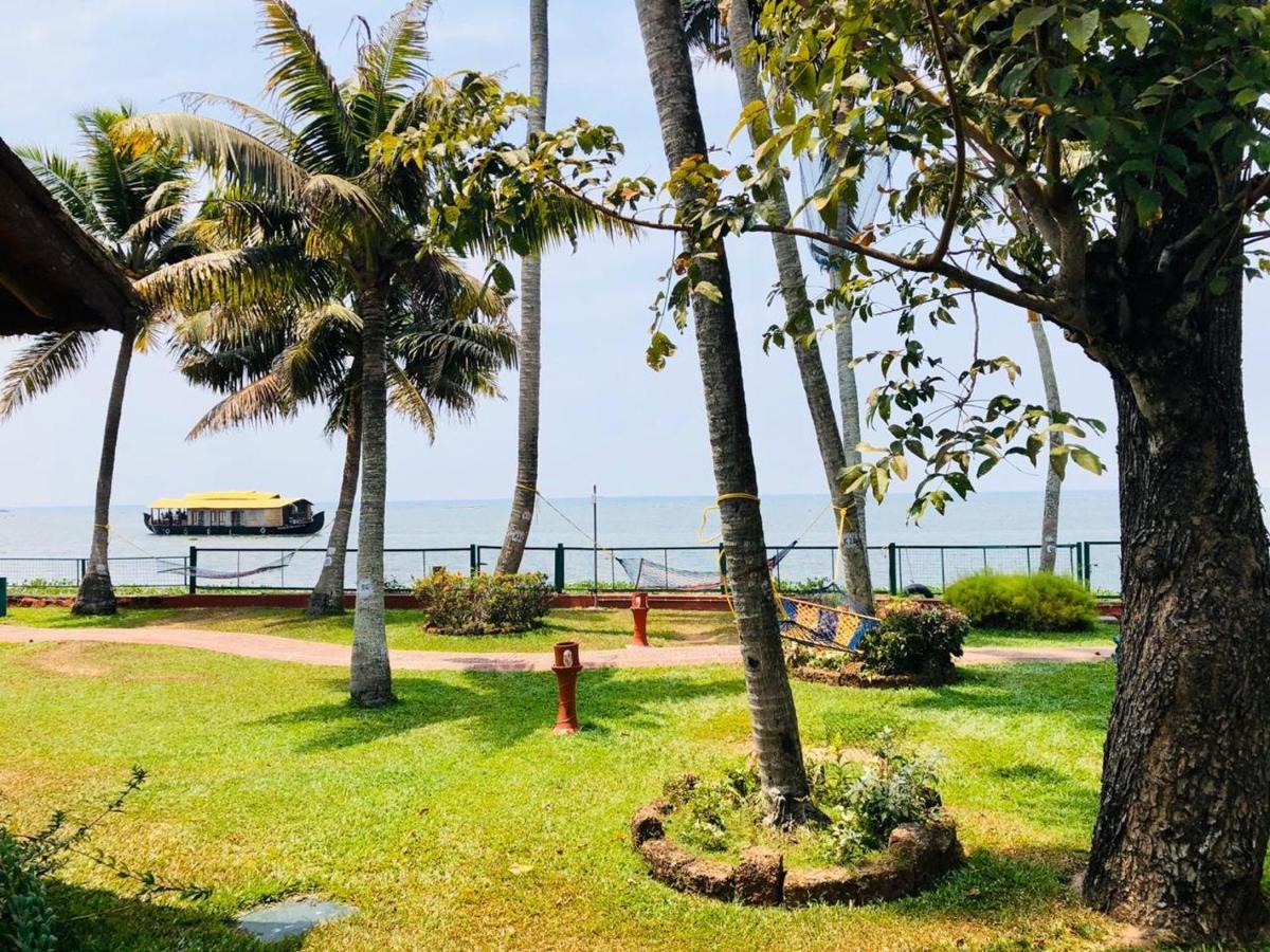 Abad Whispering Palms Hotel Kumarakom Ngoại thất bức ảnh